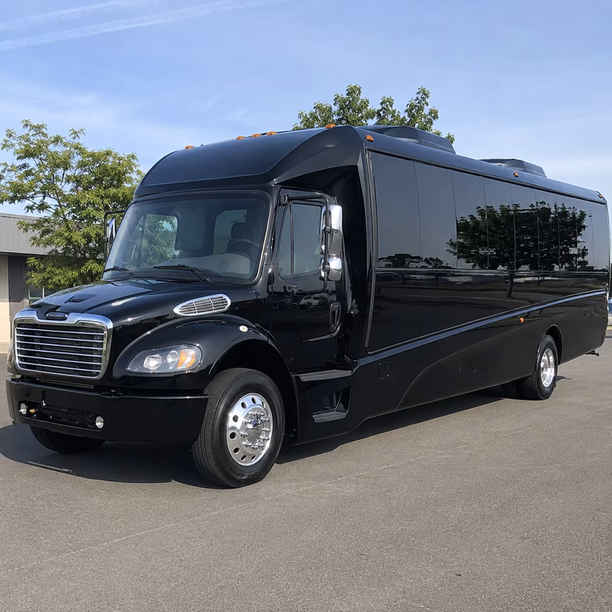 lynn 28 passenger minibus