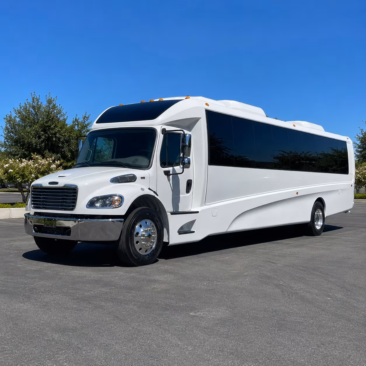 lynn 30 passenger minibus