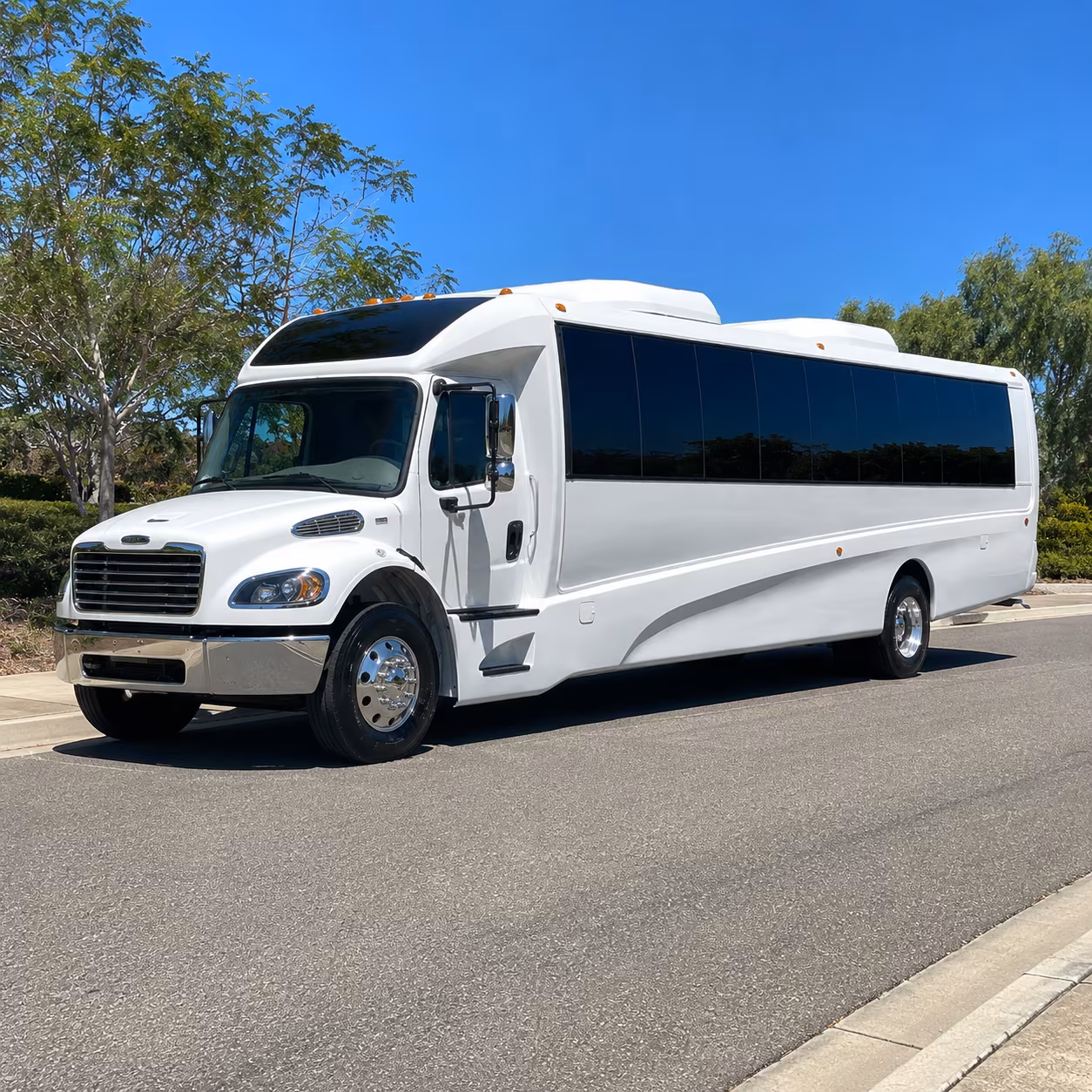 lynn 35 passenger minibus