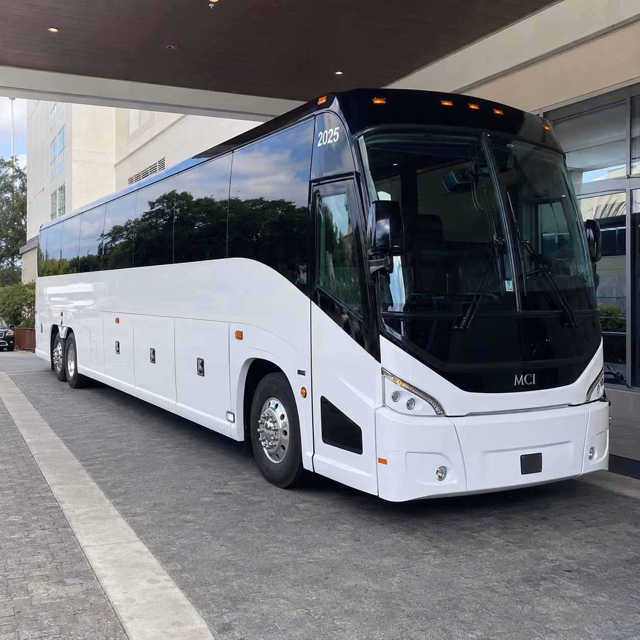 lynn 54 passenger charter bus