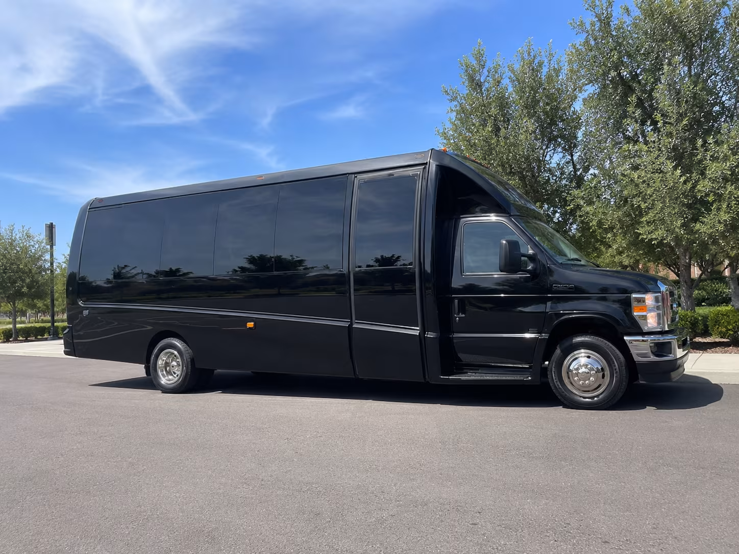 minibus rentals for corporate team outings and off site meetings